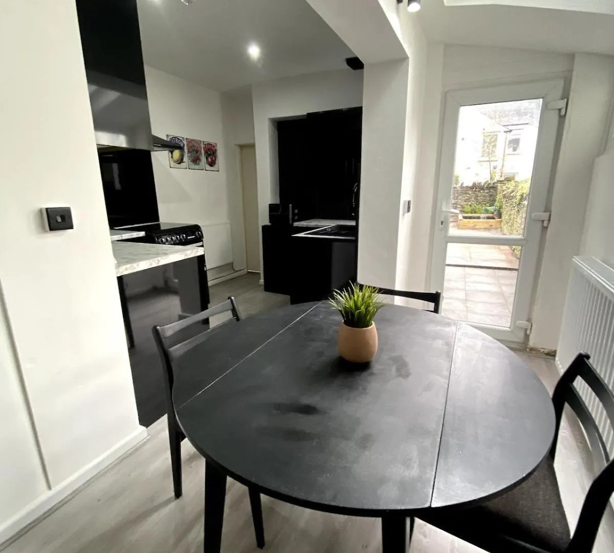 Cardiff Central Home Sleeps 11 Holiday home