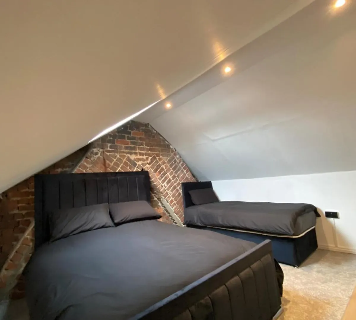 Cardiff Central Home Sleeps 11
