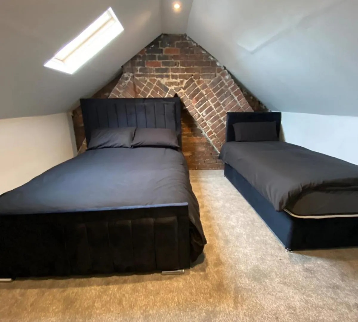 Cardiff Central Home Sleeps 11 Holiday home