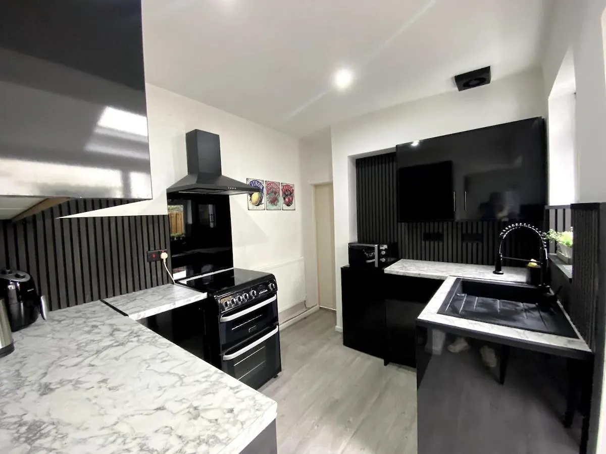Holiday home Cardiff Central Home Sleeps 11 United Kingdom