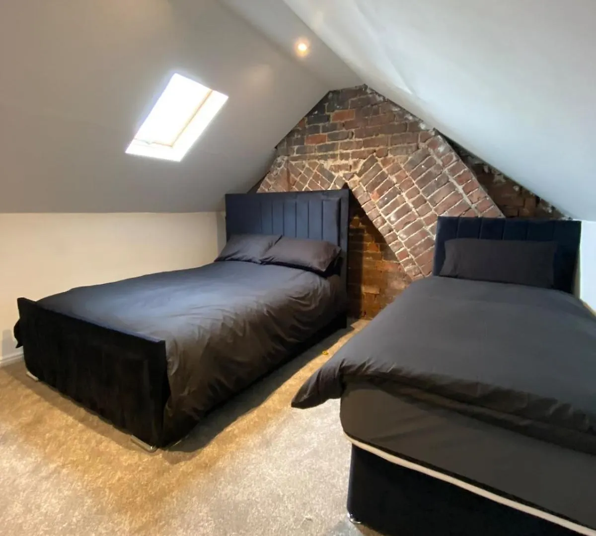 Cardiff Central Home Sleeps 11 0*,