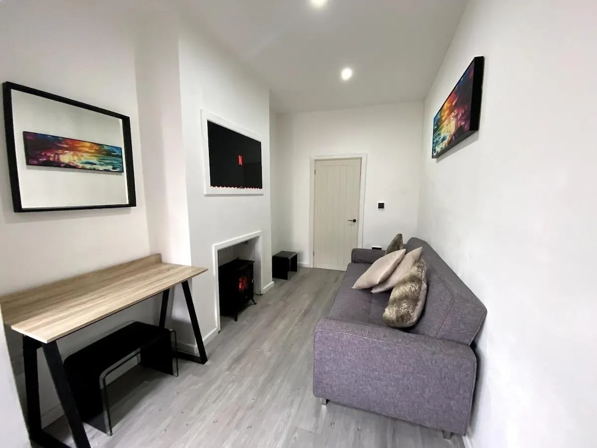 Holiday home Cardiff Central Home Sleeps 11
