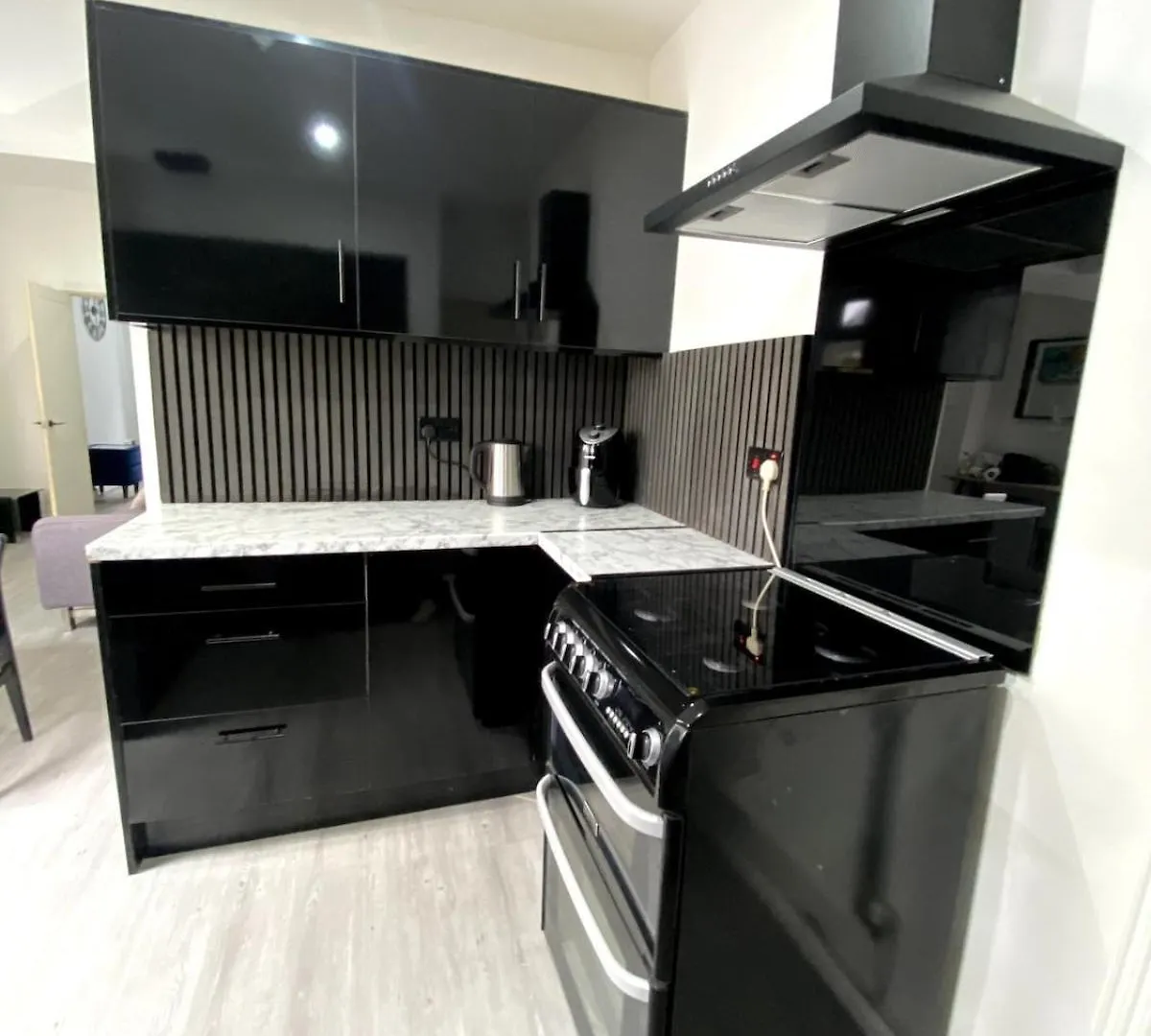 Cardiff Central Home Sleeps 11