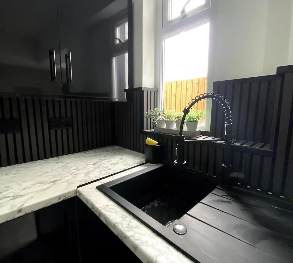 Cardiff Central Home Sleeps 11