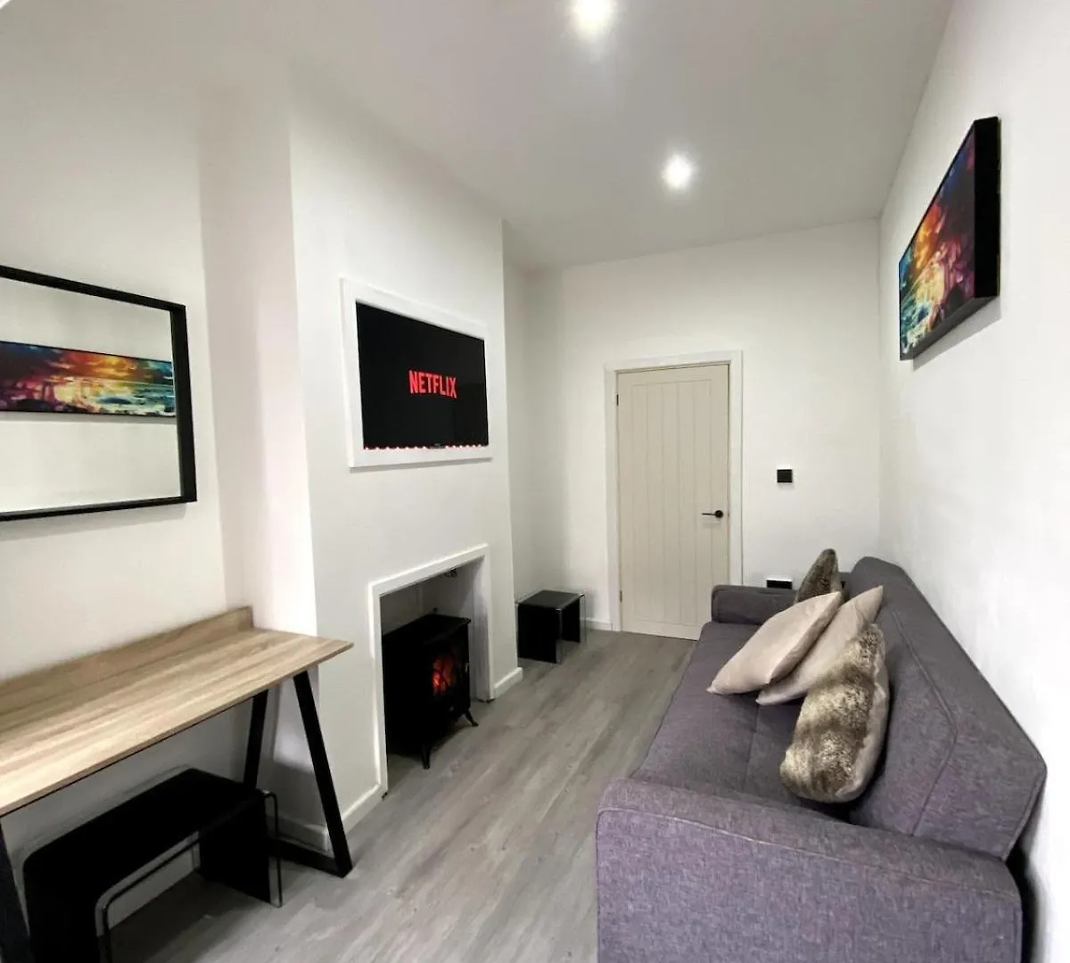 Cardiff Central Home Sleeps 11 0*,  United Kingdom