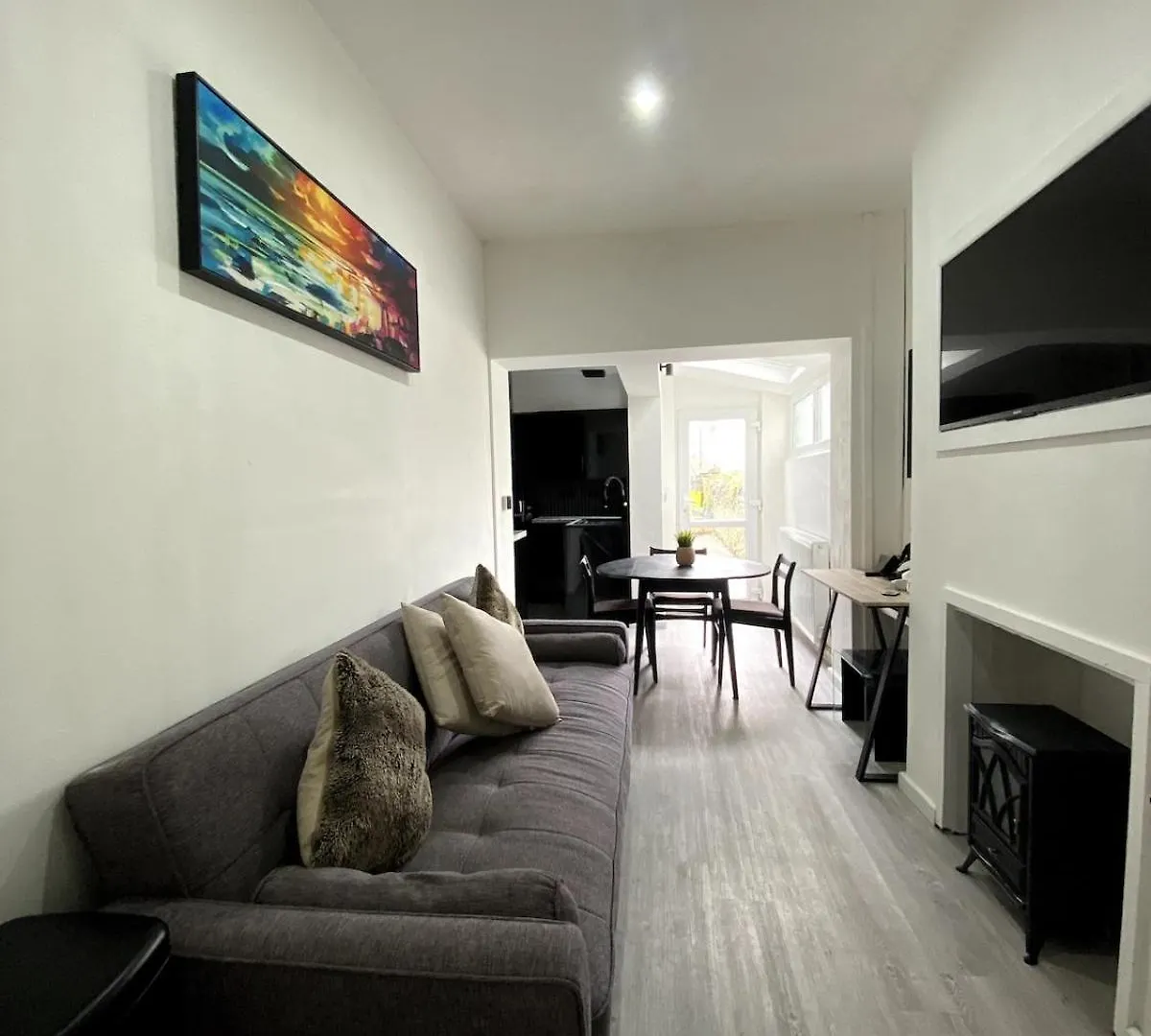 Cardiff Central Home Sleeps 11 United Kingdom