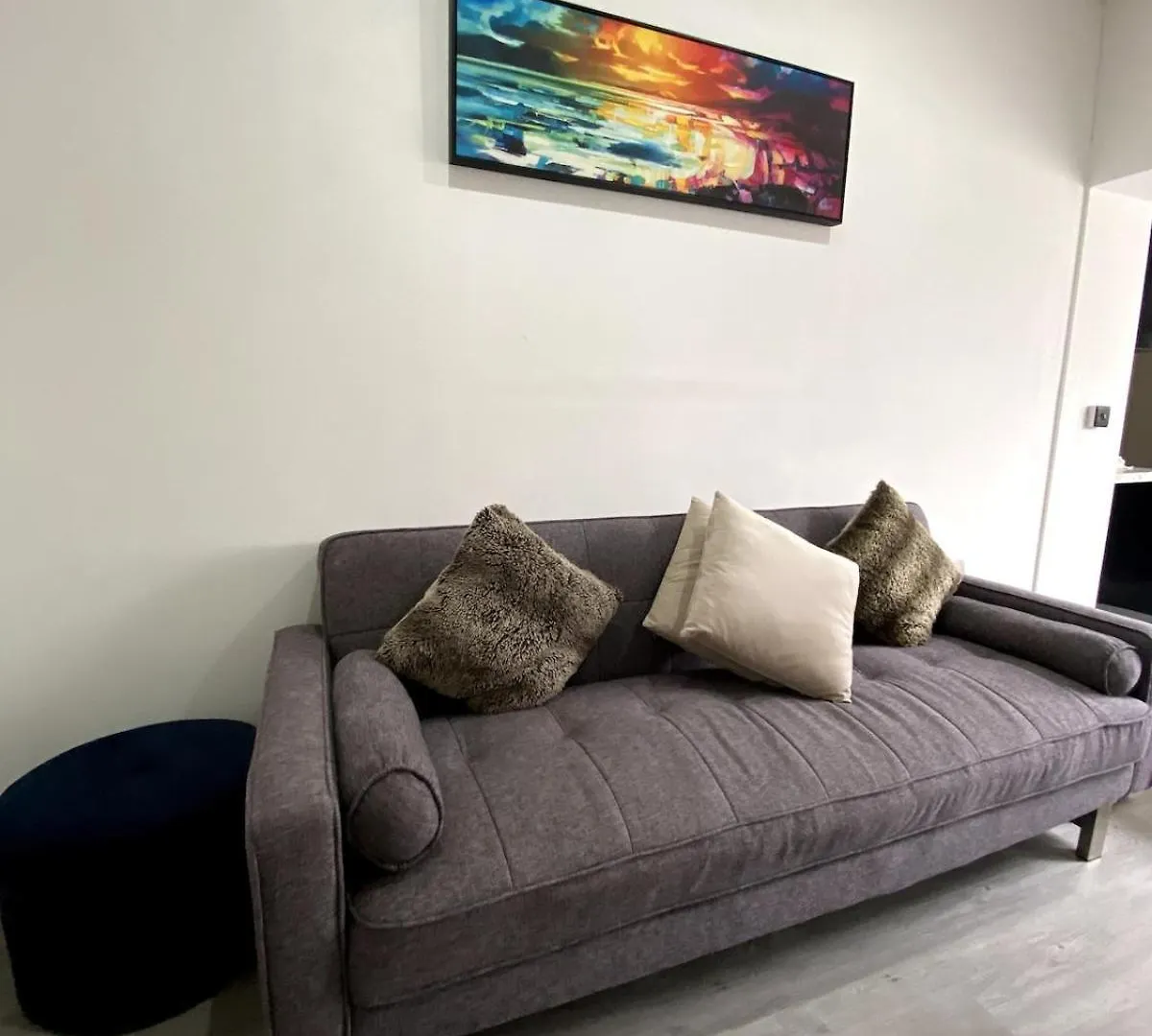 Cardiff Central Home Sleeps 11 0*,  United Kingdom