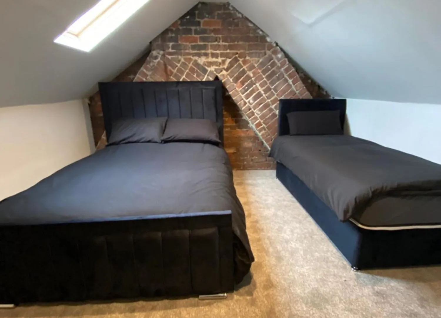 Cardiff Central Home Sleeps 11 Holiday home