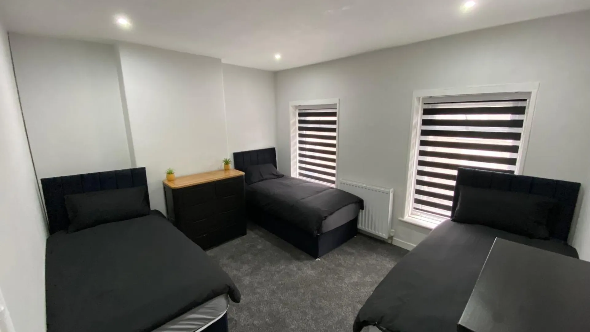 Cardiff Central Home Sleeps 11 0*,