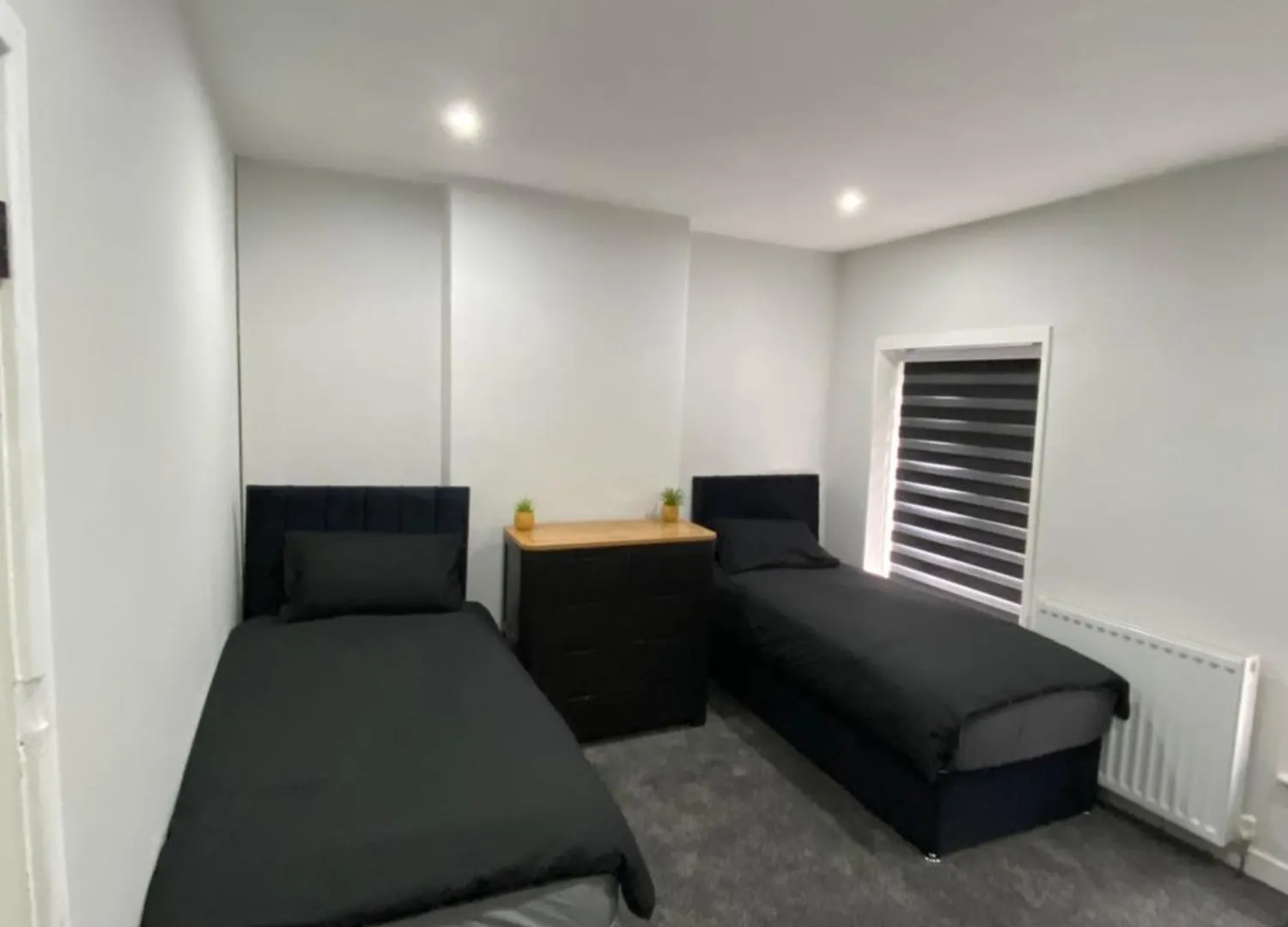 Cardiff Central Home Sleeps 11 Holiday home