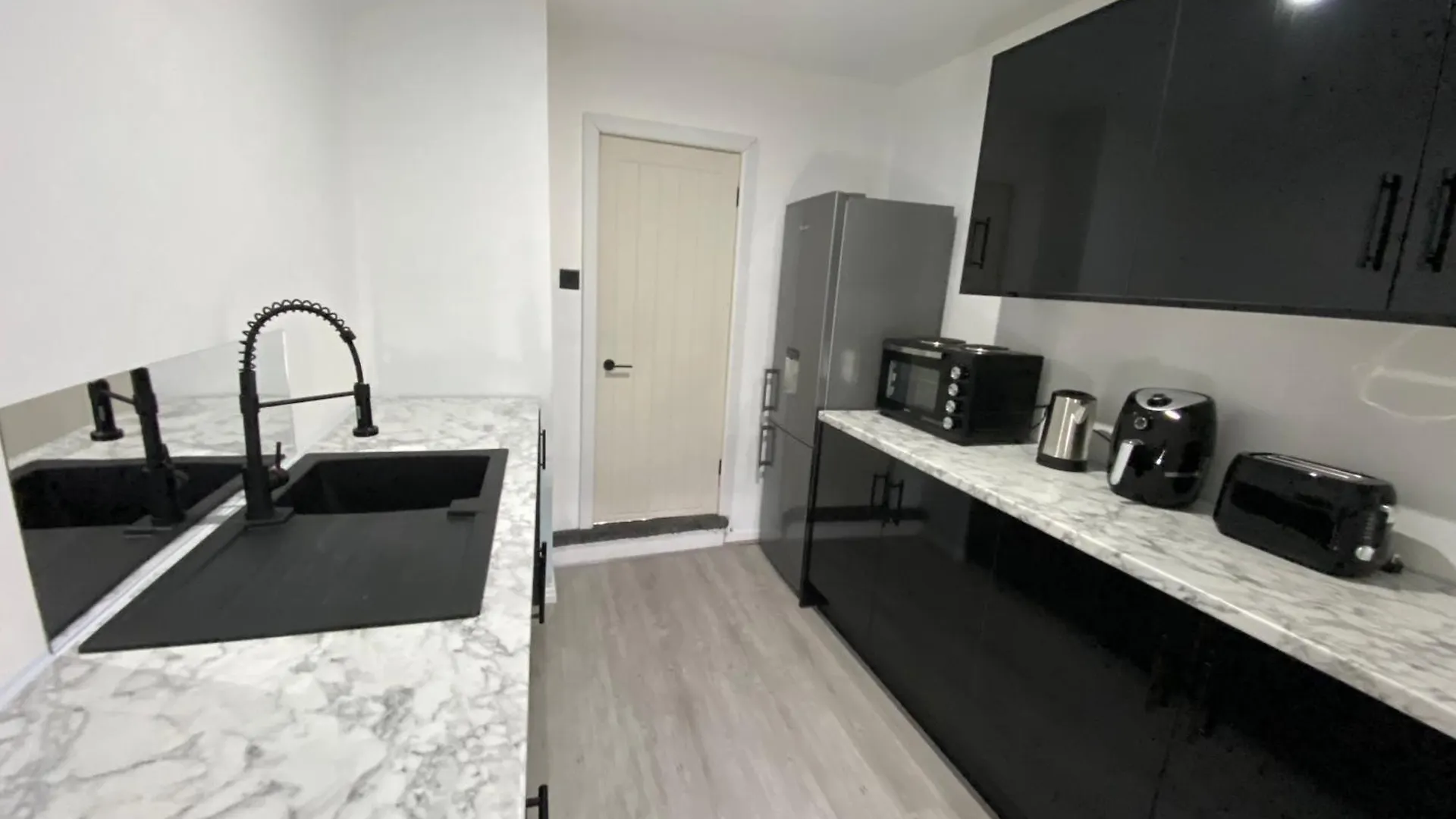 Holiday home Cardiff Central Home Sleeps 11 United Kingdom