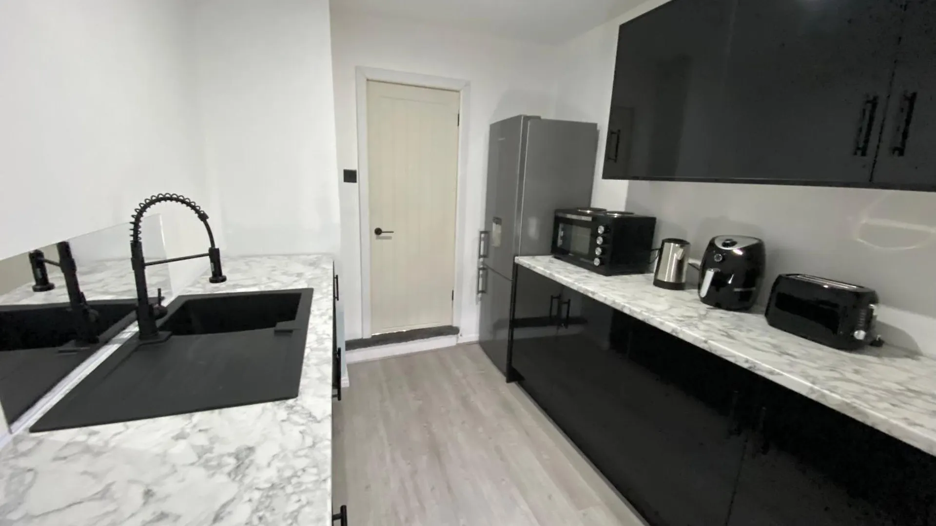 Cardiff Central Home Sleeps 11
