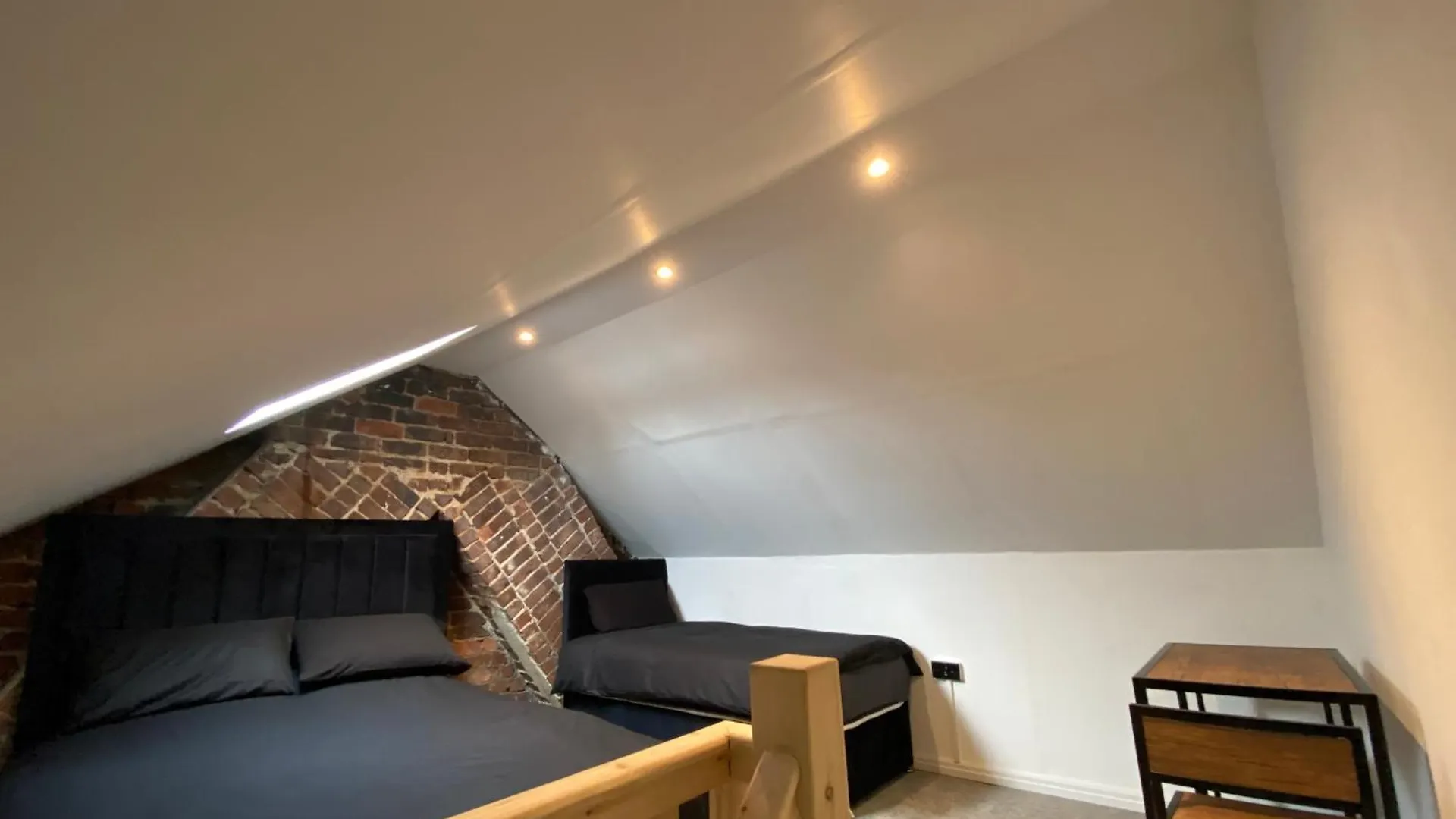 Cardiff Central Home Sleeps 11
